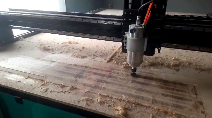 Estrutura e mesa de trabalho da Router CNC Cortek